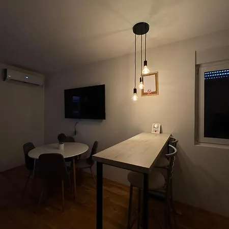 Nis East Gate With Balcony And Free Private Parking * Donja Vrezina